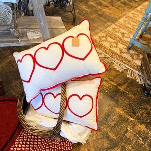 Decorative pillows (2)